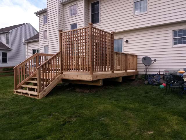 Deck with lattice wall